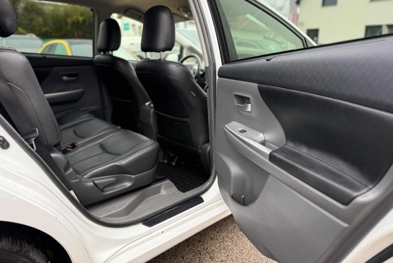 Toyota PRIUS+ (2012)