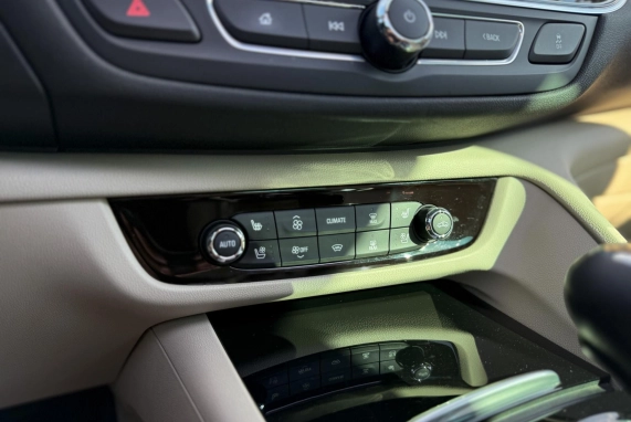 Opel INSIGNIA (2018)