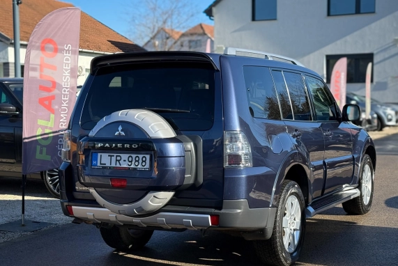 Mitsubishi PAJERO (2008)