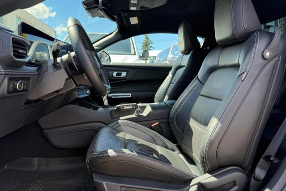 Ford MUSTANG (2024)