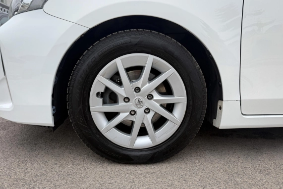 Toyota PRIUS+ (2017)