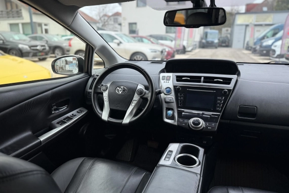 Toyota PRIUS+ (2017)