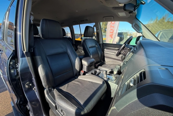 Mitsubishi PAJERO (2008)