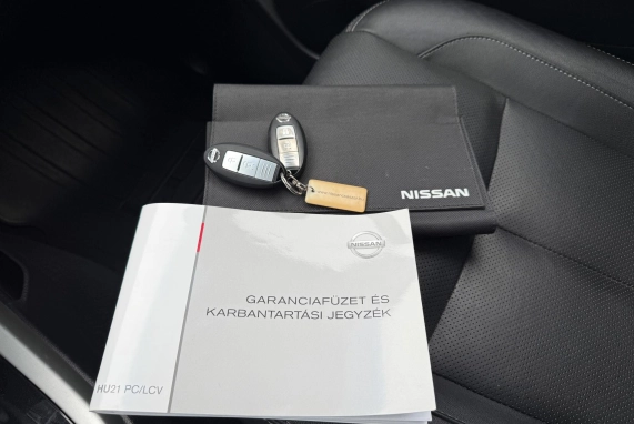 Nissan NAVARA (2022)