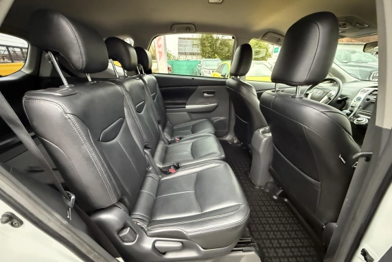 Toyota PRIUS+ (2012)