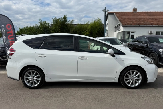 Toyota PRIUS+ (2019)