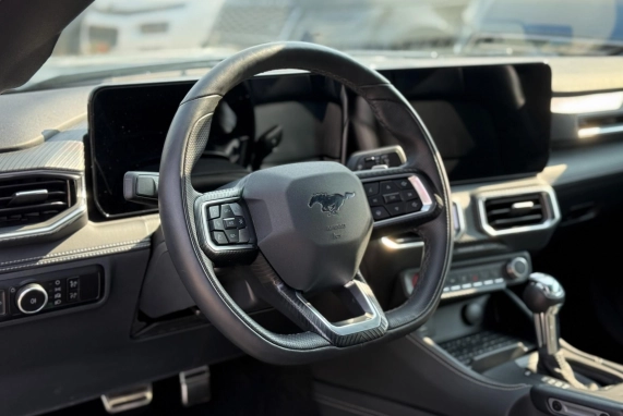 Ford MUSTANG (2024)