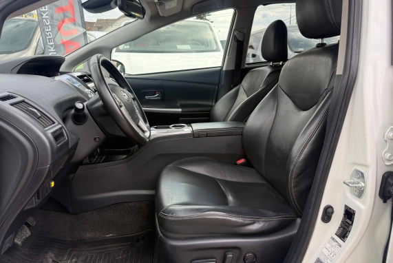 Toyota PRIUS+ (2019)