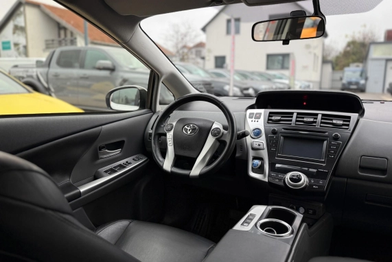 Toyota PRIUS+ (2012)