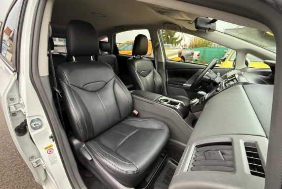 Toyota PRIUS+ (2012)