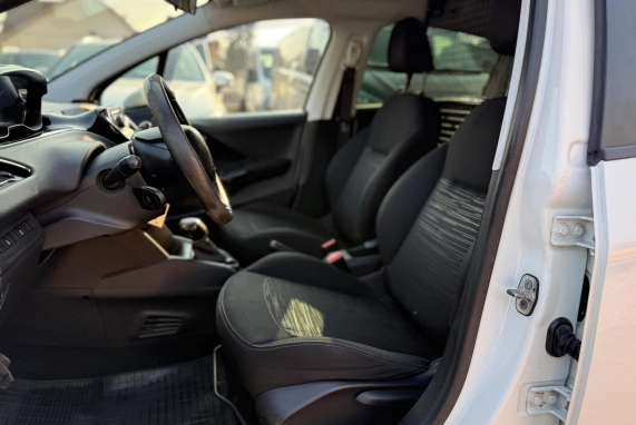 Peugeot 208 (2016)