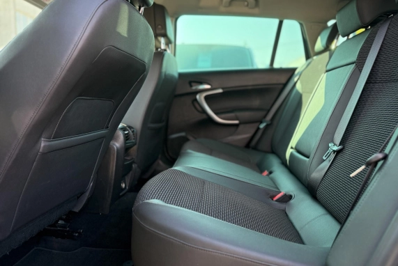 Opel INSIGNIA (2015)