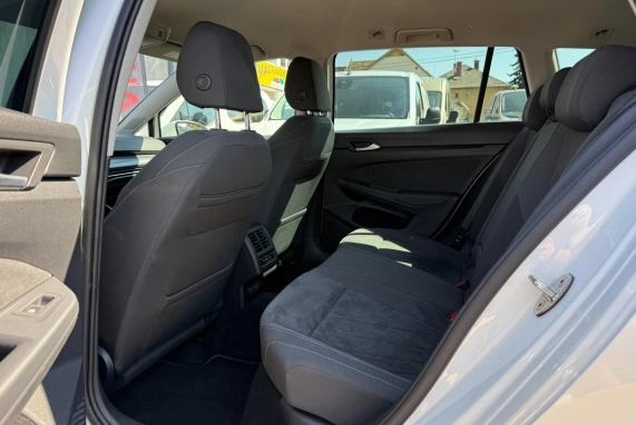 Volkswagen GOLF (2024)