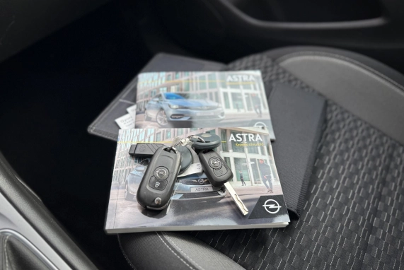 Opel ASTRA (2020)