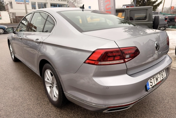Volkswagen PASSAT (2021)