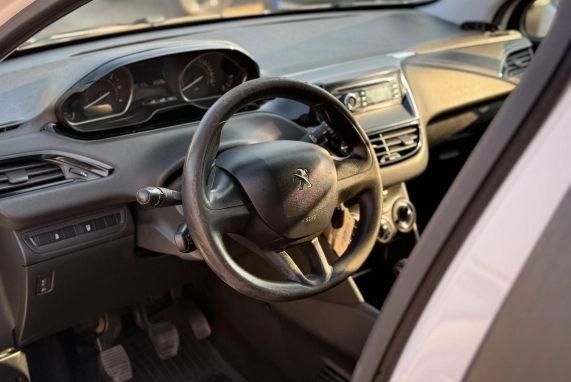 Peugeot 208 (2016)