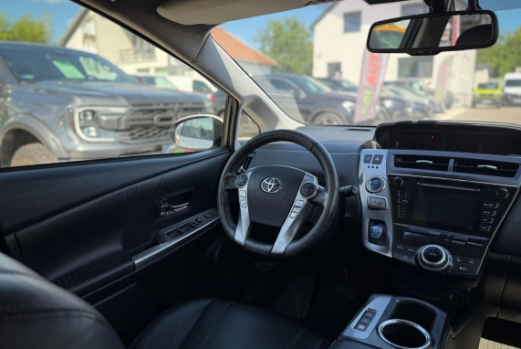 Toyota PRIUS+ (2017)