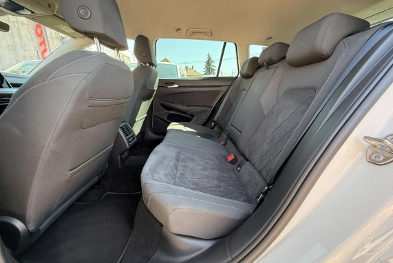 Volkswagen GOLF (2024)