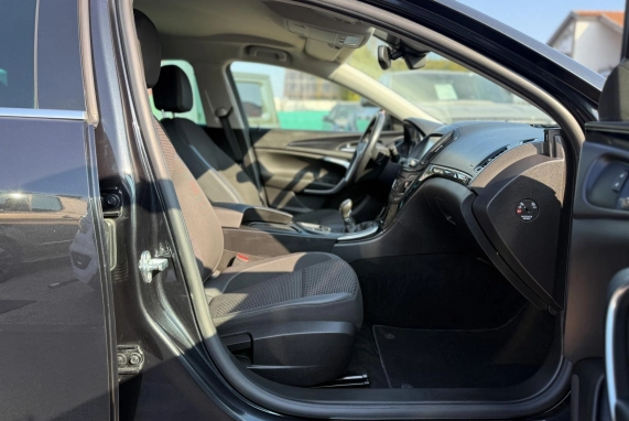 Opel INSIGNIA (2015)