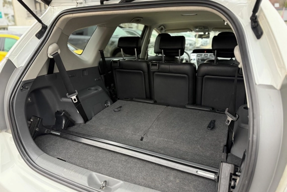 Toyota PRIUS+ (2012)