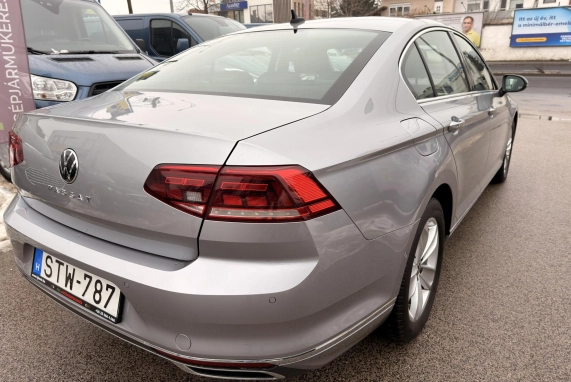Volkswagen PASSAT (2021)