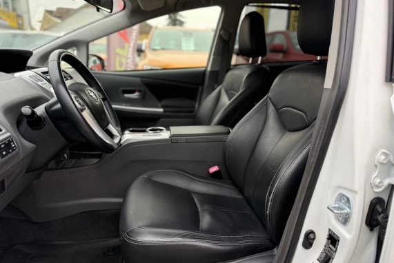 Toyota PRIUS+ (2012)