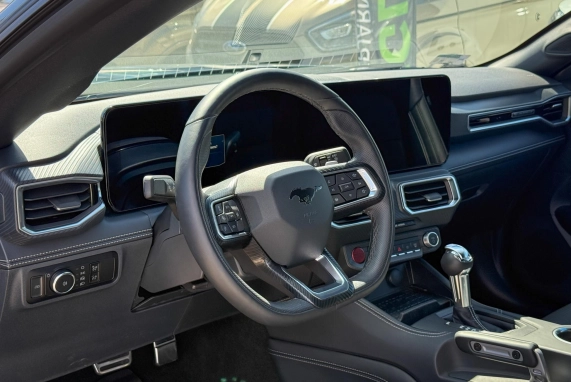 Ford MUSTANG (2024)