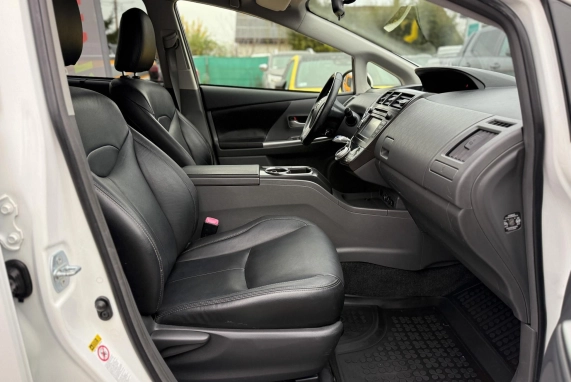 Toyota PRIUS+ (2012)