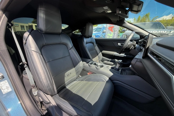 Ford MUSTANG (2024)