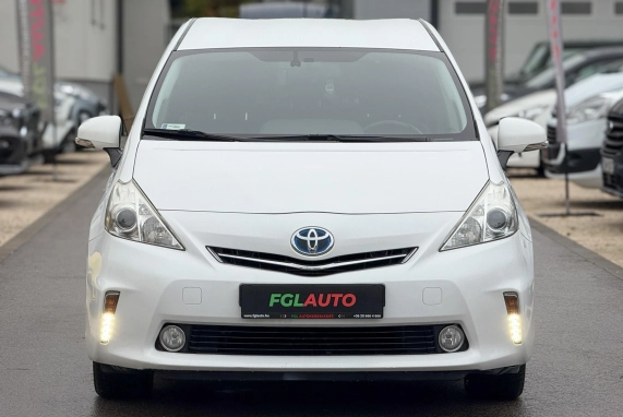 Toyota PRIUS+ (2012)