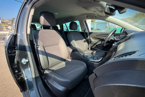 Opel INSIGNIA (2015)