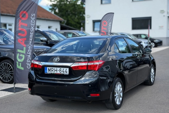 Toyota COROLLA (2014)