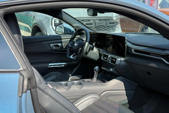 Ford MUSTANG (2024)