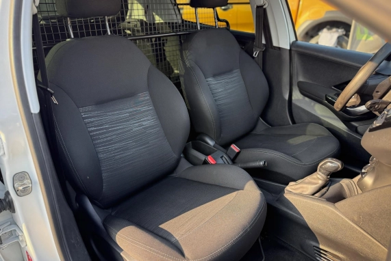 Peugeot 208 (2016)