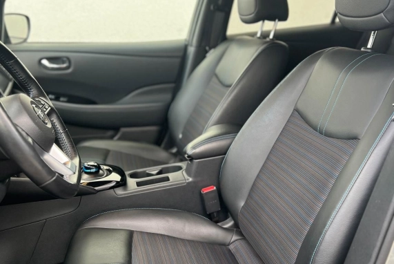 Nissan LEAF (2020)