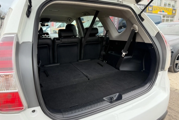 Toyota PRIUS+ (2017)