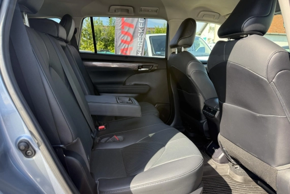 Toyota HIGHLANDER (2021)