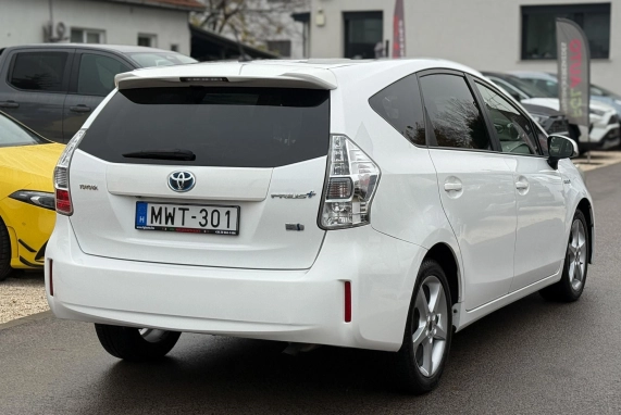 Toyota PRIUS+ (2012)
