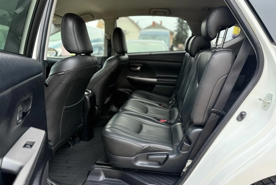 Toyota PRIUS+ (2017)