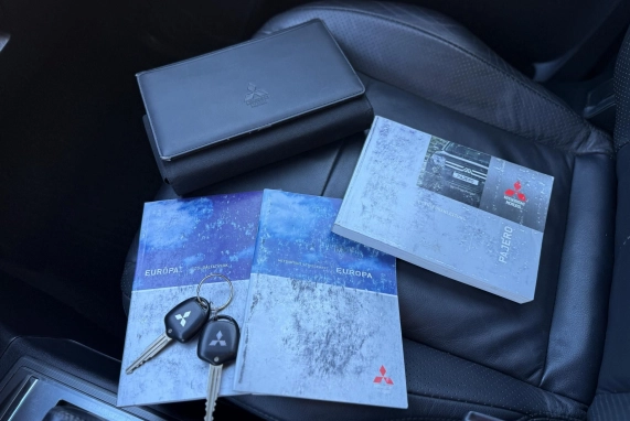 Mitsubishi PAJERO (2008)