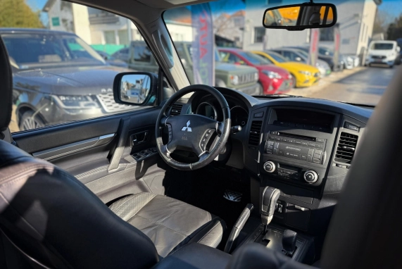 Mitsubishi PAJERO (2008)