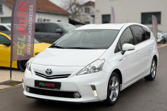 Toyota PRIUS+ (2012)