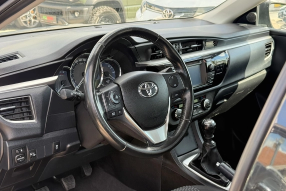 Toyota COROLLA (2014)