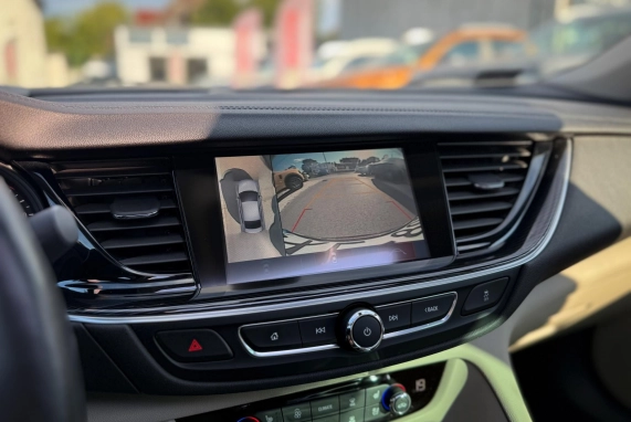 Opel INSIGNIA (2018)