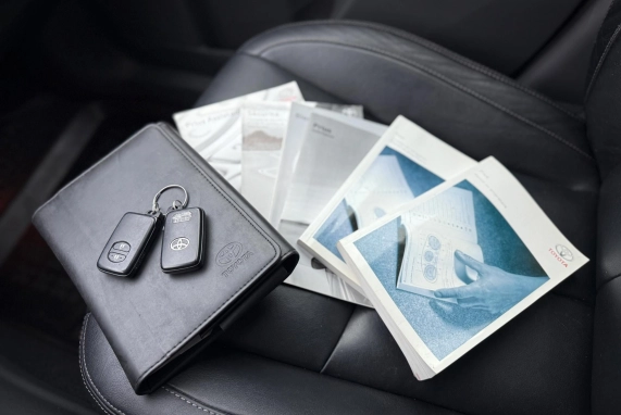 Toyota PRIUS+ (2012)