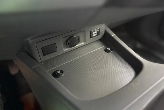 Toyota PRIUS+ (2012)