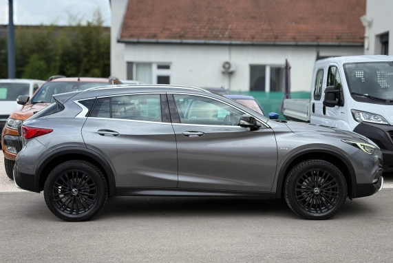 Infiniti QX30 (2017)