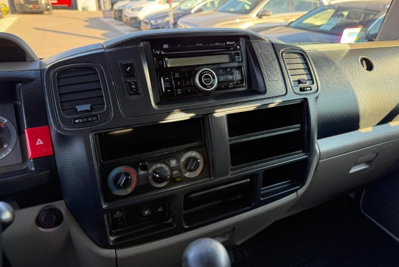 Nissan CABSTAR (2012)