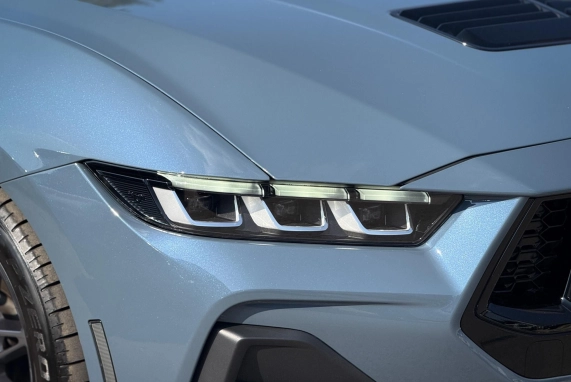 Ford MUSTANG (2024)