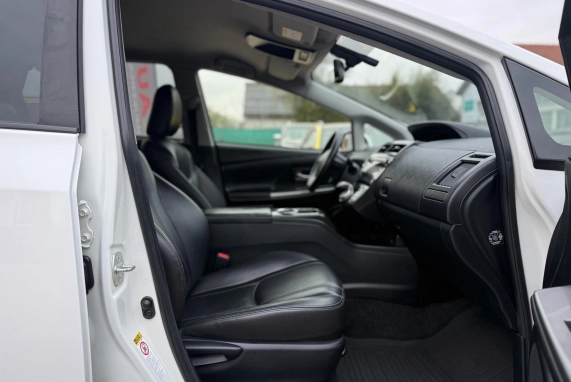 Toyota PRIUS+ (2017)